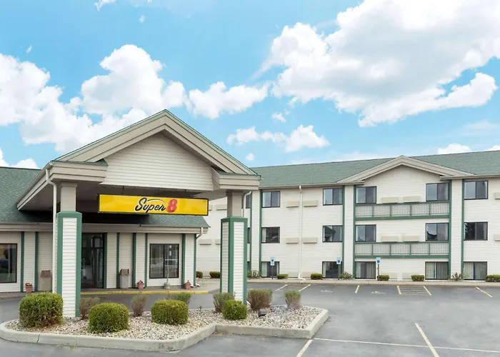 Pet Friendly hotel: Super 8 By Wyndham Wisconsin Dells